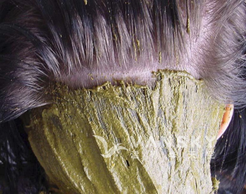 250825112028_Henna paste on white hair.jpg